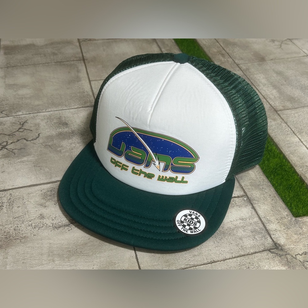 Brand New Boys Vans Classic Skate Trucker Hat SnapBack Green & White NWT!
